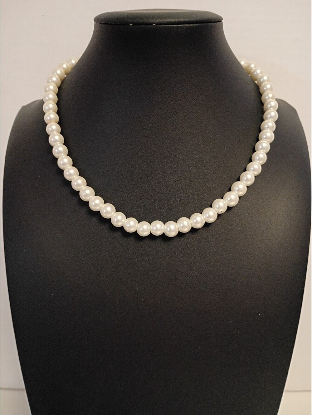 Vintage Elegant White Glass Faux Pearl Beaded Necklace Timeless Fashion Favorite